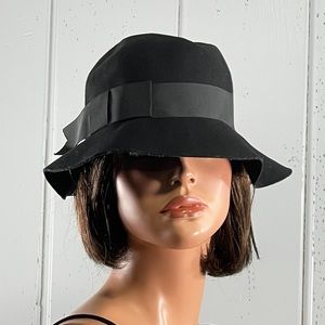 *Chelion Women’s Black 100% Wool Cloche Hat